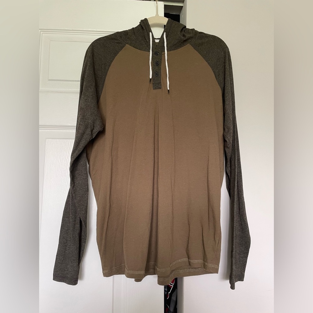 Men’s green and grey Henley hooded sweatshirt